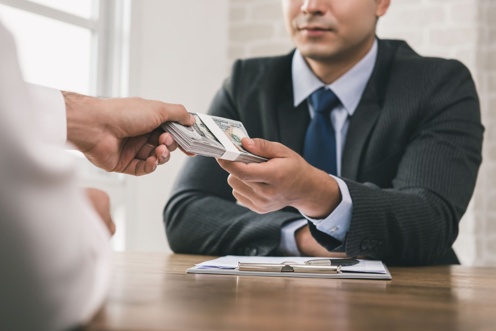 Pożyczka dla spółki z o.o. od wspólnika, czy wystarczy zwykła umowa pożyczki