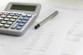 Sprzedaż nieruchomości między powiązanymi spółkami, odroczenie płatności i forma aneksu